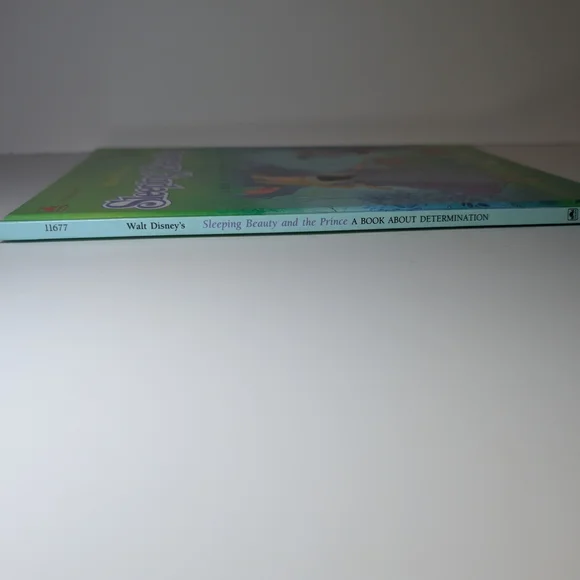 Disney Sleeping Beauty - Kids Hardcover Book 1988 - Picture 5 of 7